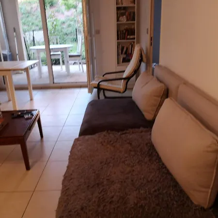 Quiet Charming T2 With Terrace 5km From Lyon *